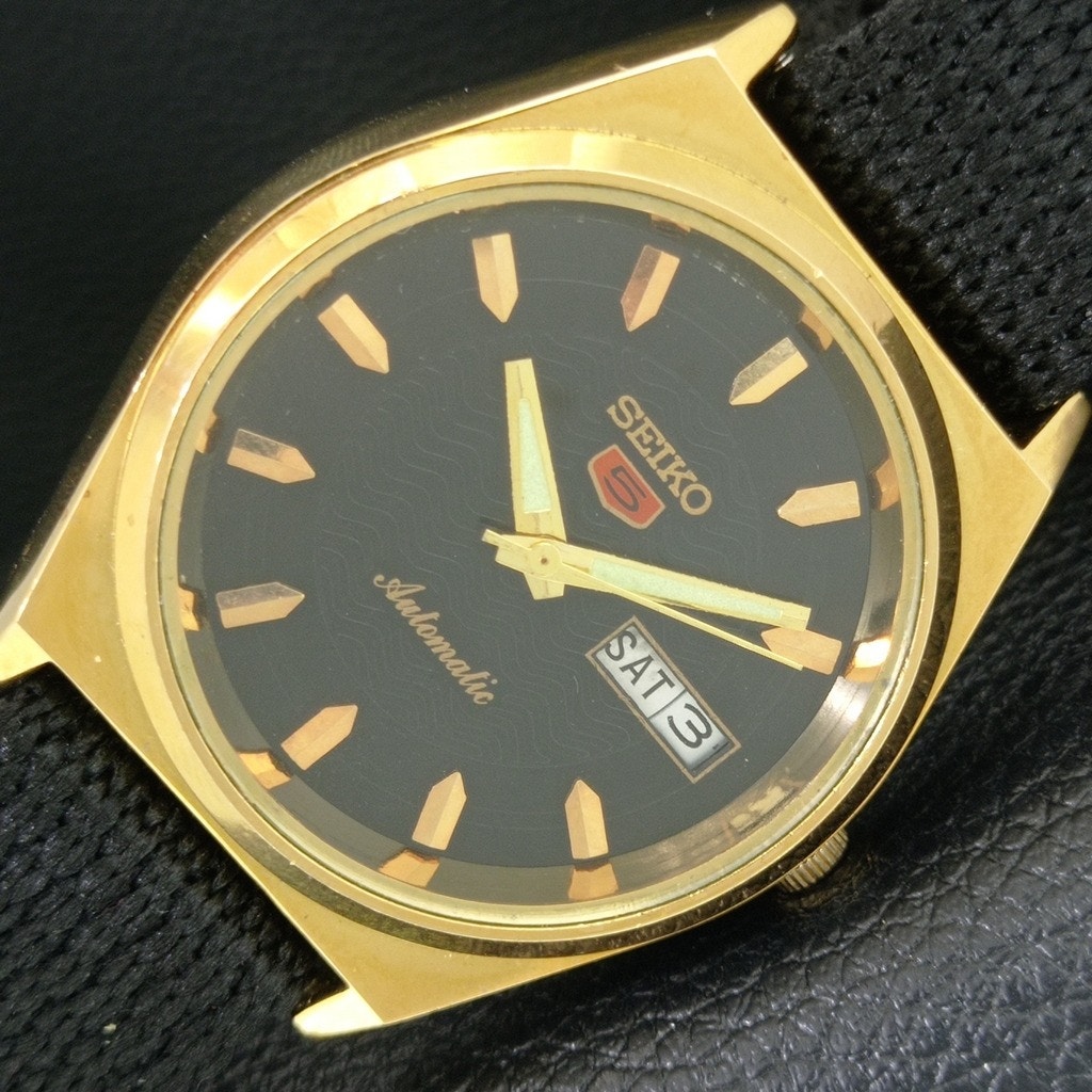 Vintage 1982 Seiko Automatic Mens Gold Watch WDaydate  Black Accents